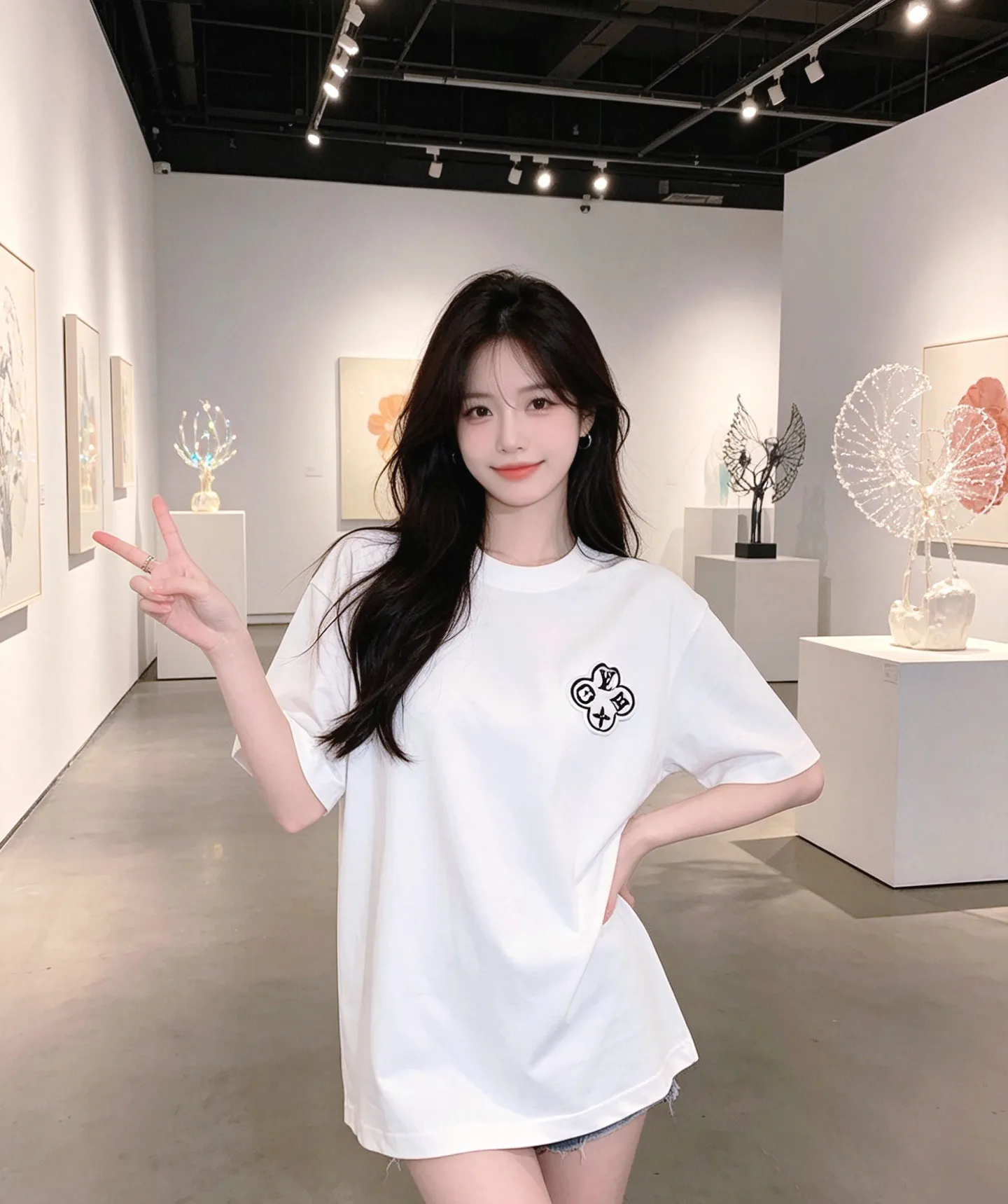 Louis Vuitton/Louis Vuitton three-flower large patch embroidered round neck short sleeves on the back